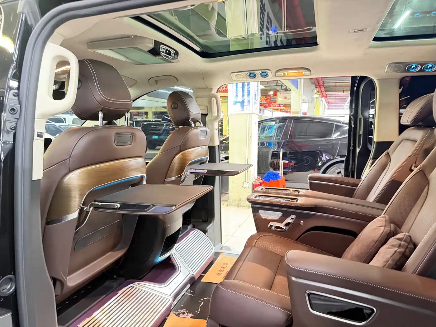 Mercedes-Benz V-Class 2022 V 260 L Long Wheelbase Luxury Edition фото 7