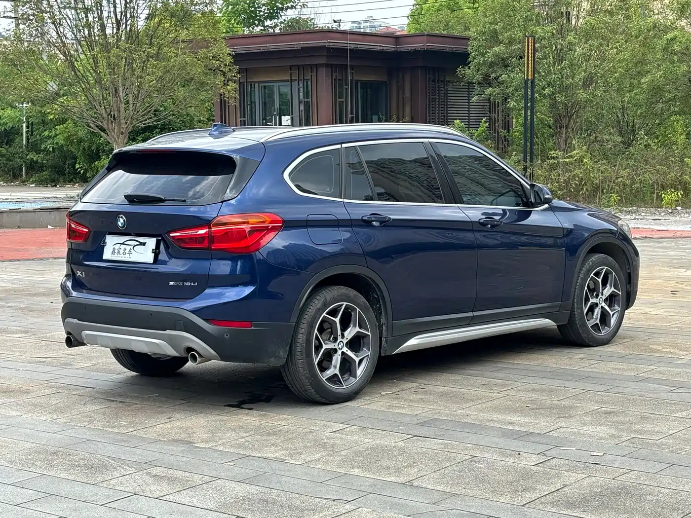 BMW X1 2019 sDrive18Li Premium Model фото 8