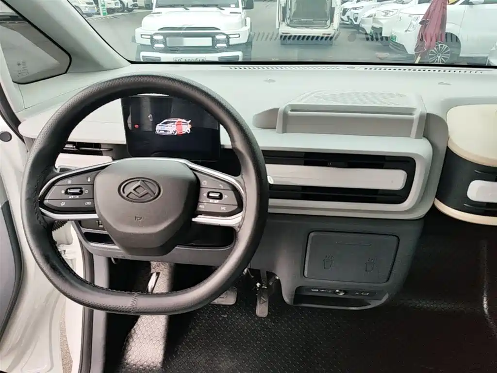 SAIC Maxus Dana V1 2023 Model V1 Short Wheelbase High Roof (43kWh) фото 10