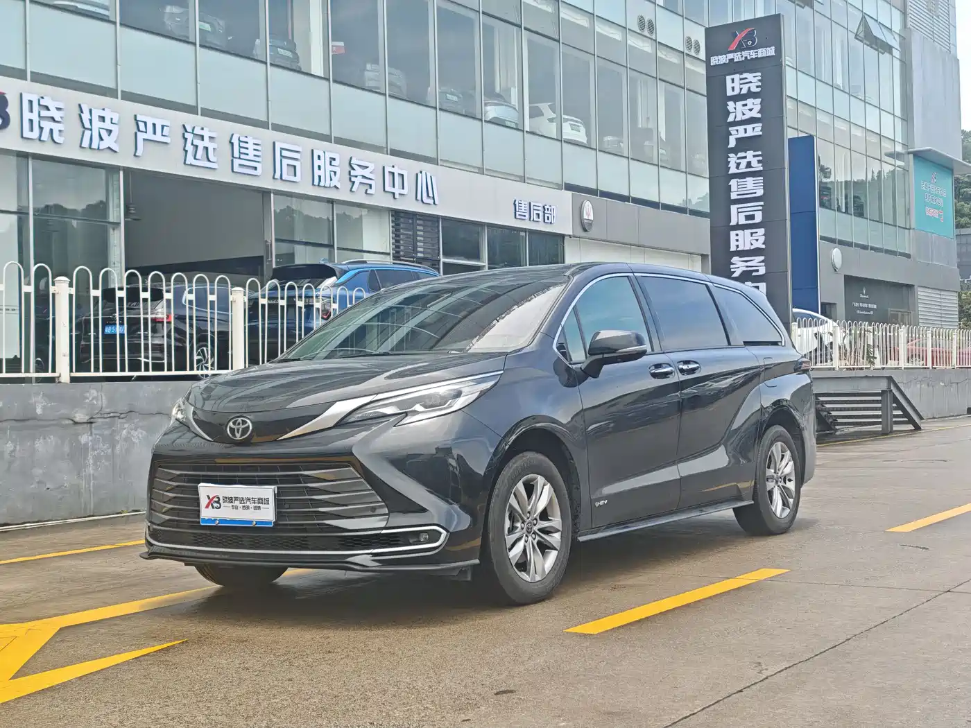 Toyota Sienna 2024 2.5L Hybrid Luxury Edition