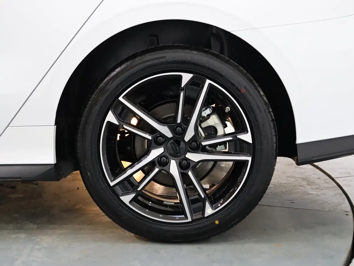 GEELY AUTOMOBILE BINRUI