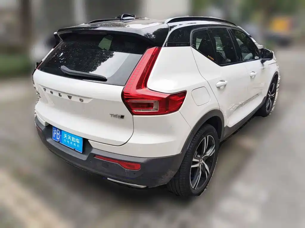 Photo 2 - Volvo XC40