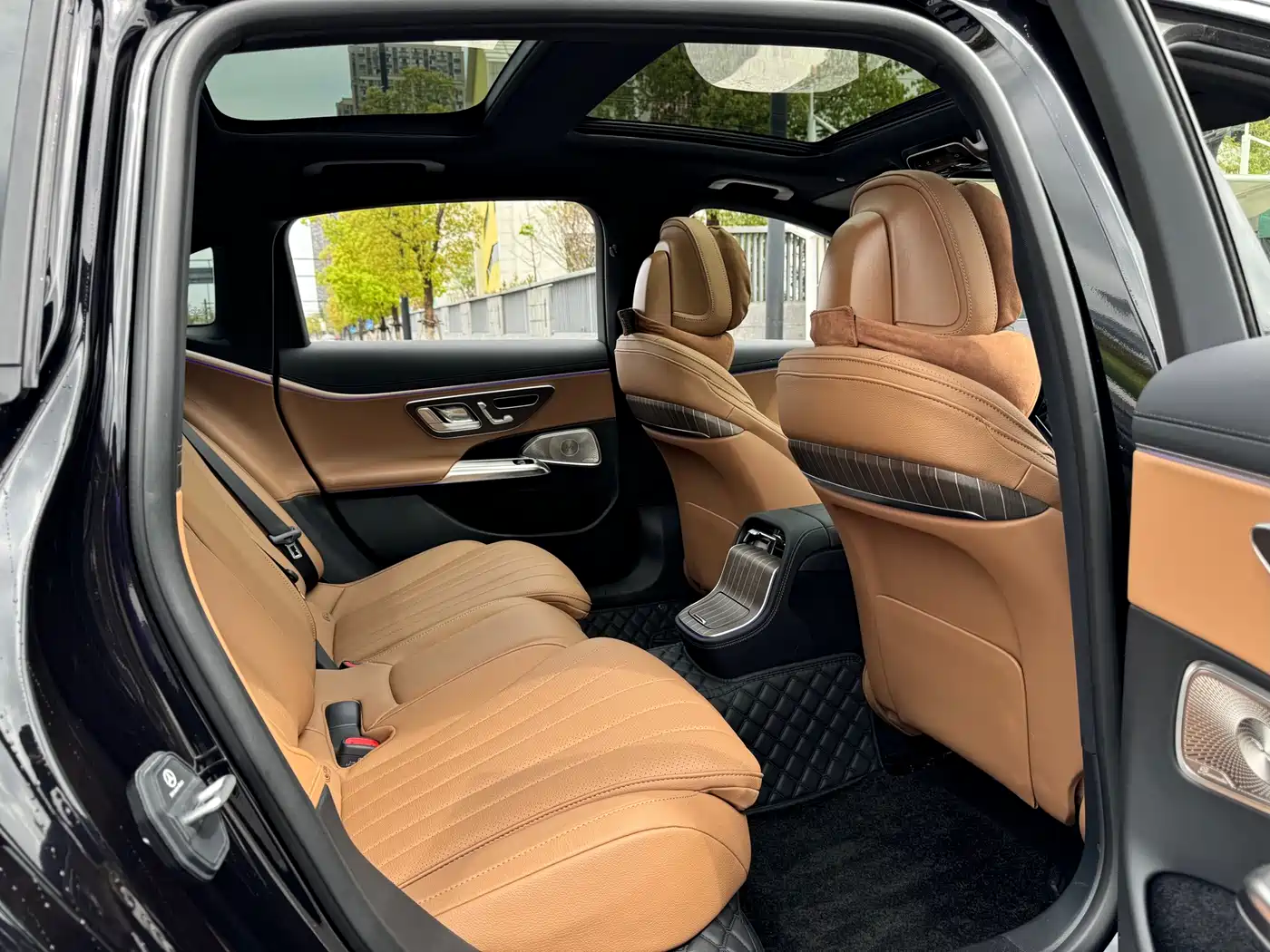 Mercedes-Benz E-Class 2024 Model E 300 L Luxury фото 14