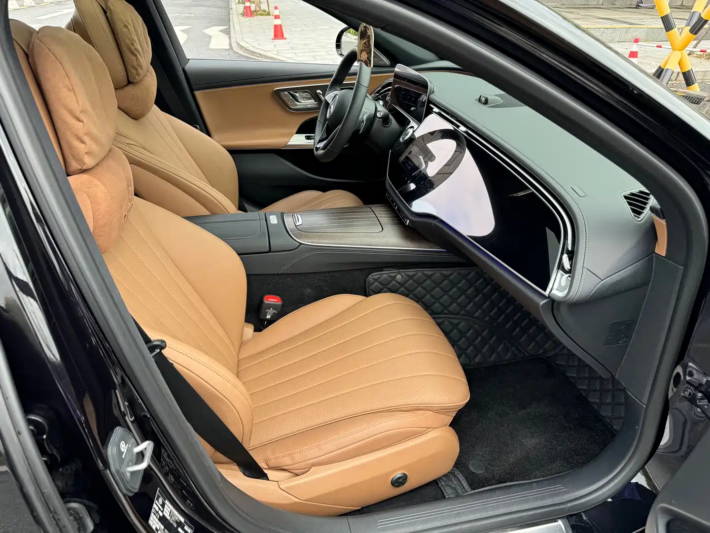 Mercedes-Benz E-Class 2024 Model E 300 L Luxury фото 24