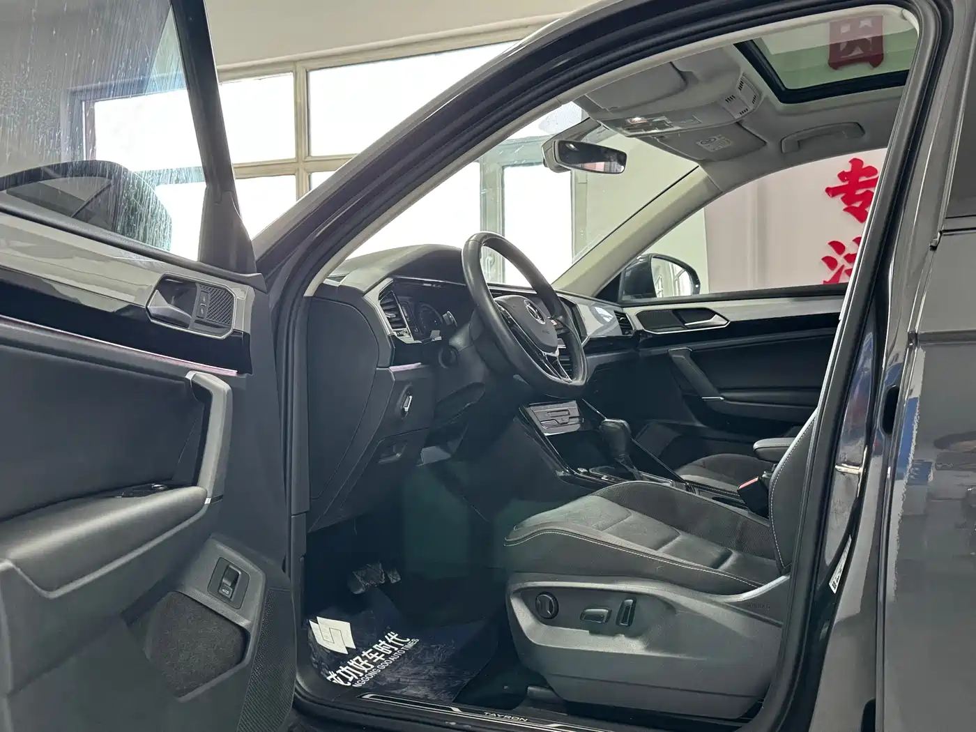 Volkswagen Tayron 2022 280TSI 2WD Luxury Smart Connect Edition фото 4