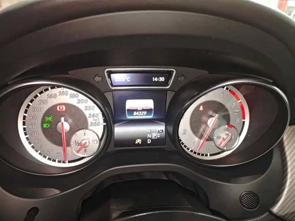 Mercedes-Benz GLA 2016 GLA 200 Dynamic фото 12