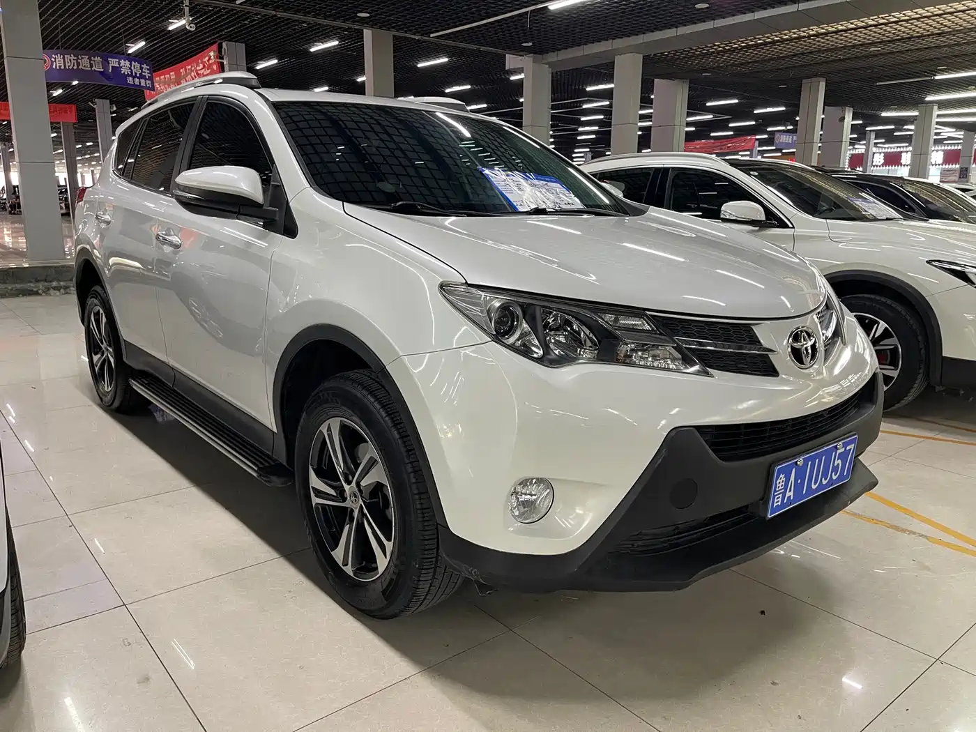 Toyota RAV4 Rongfang 2015 2.0L CVT 4WD Pioneer Edition фото 3