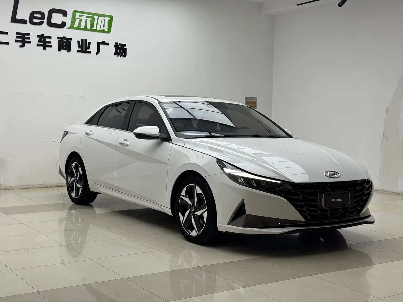Hyundai Elantra 2022 1.5L CVT GLX Elite Edition фото 3