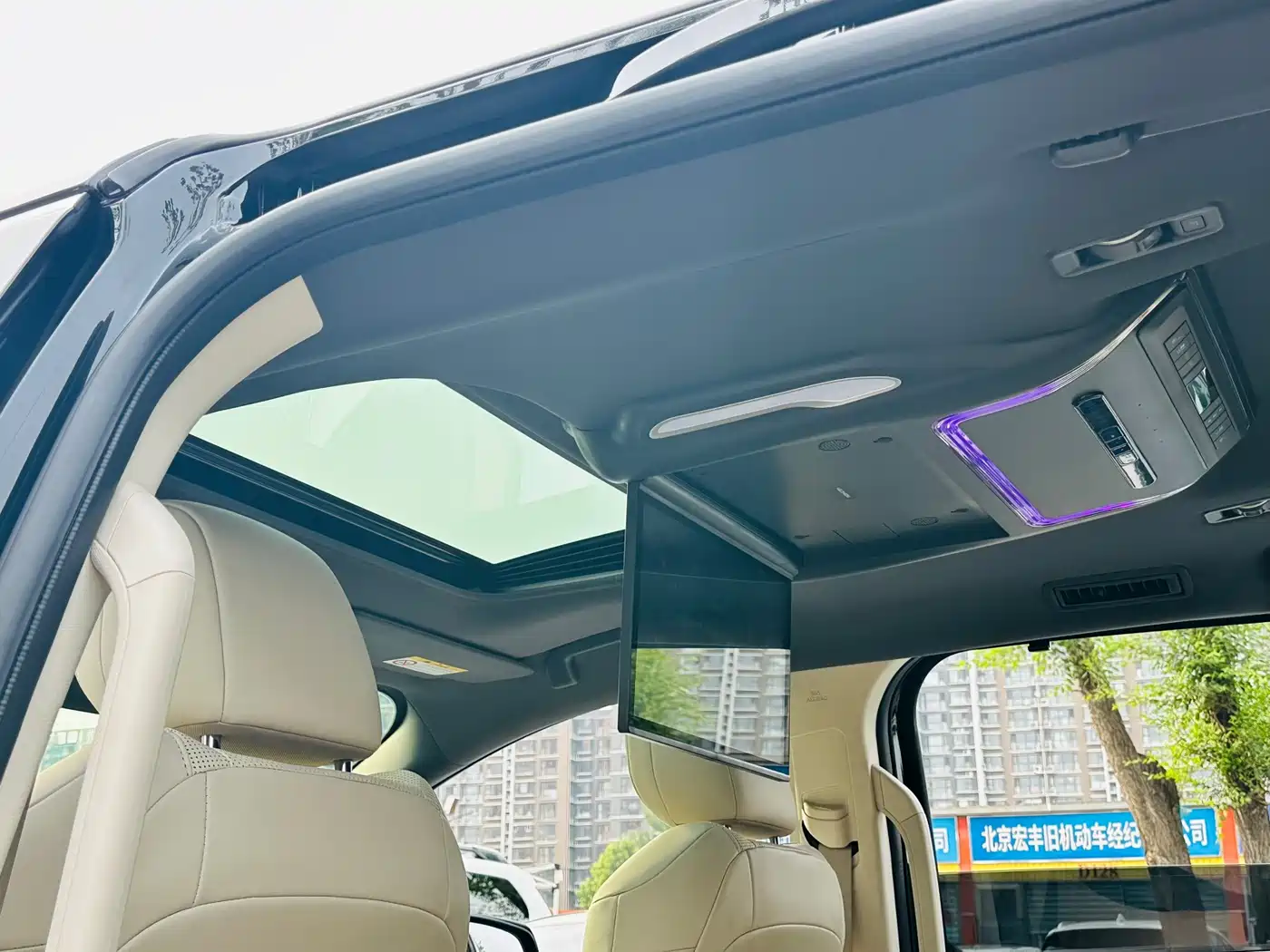 Toyota Sienna 2024 2.5L Hybrid 4WD Premium Edition фото 15
