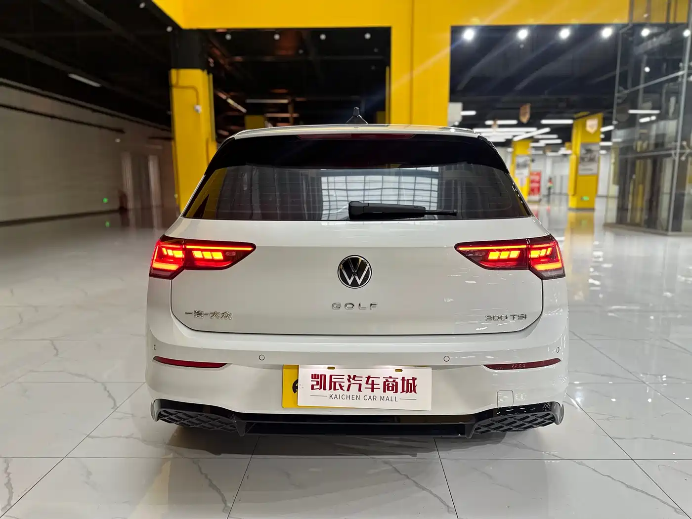 Volkswagen Golf 2025 Facelift 300TSI R-Line фото 4