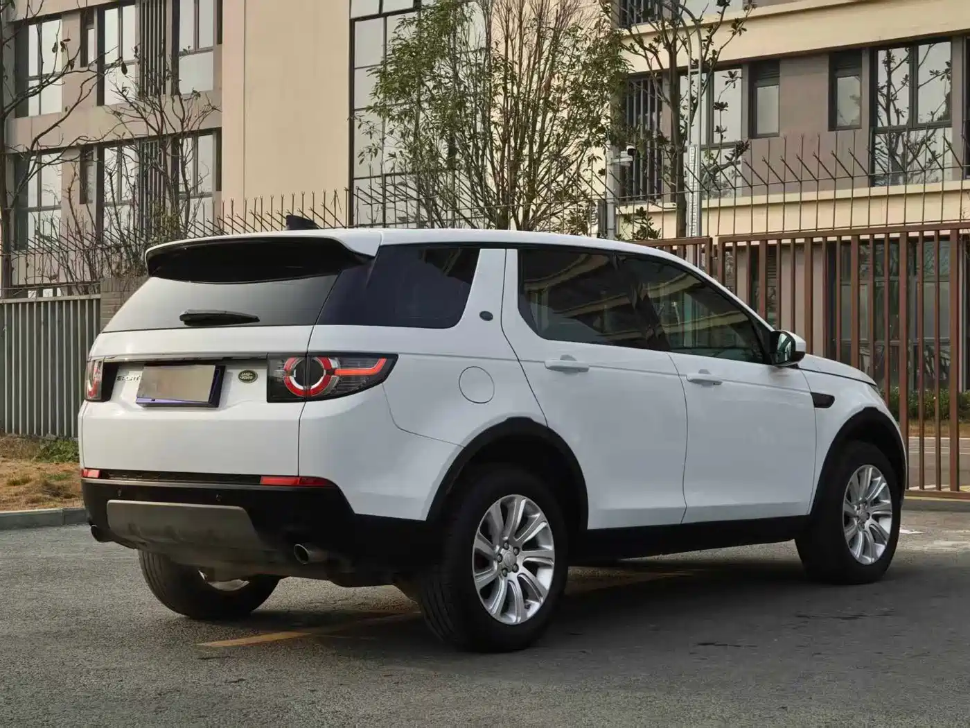 Land Rover Discovery Sport 2018 240PS SE Edition фото 15
