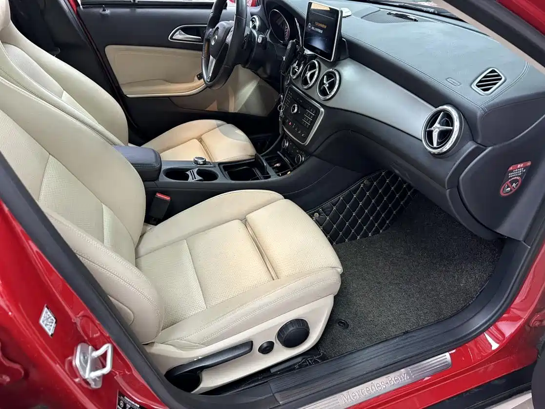 Mercedes-Benz GLA 2016 GLA 220 4MATIC Luxury фото 9