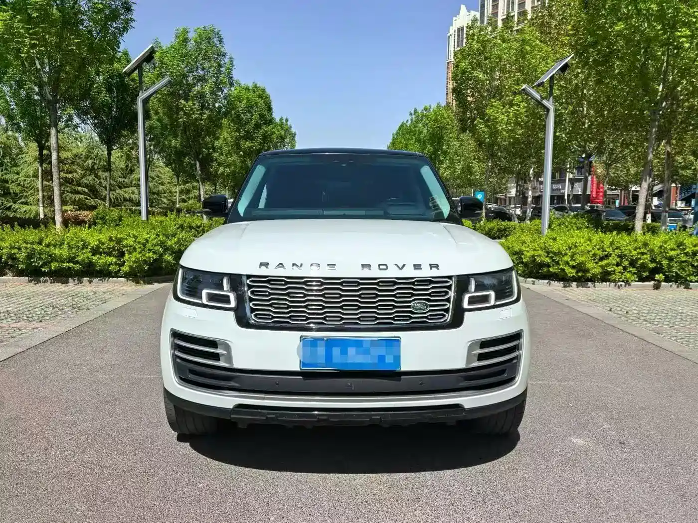 Land Rover Range Rover 2021 3.0 L6 Heritage Extended Classic Edition фото 2