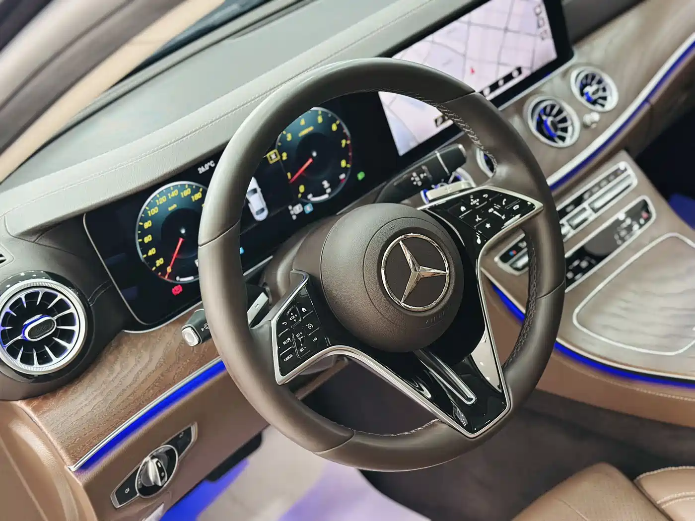 Mercedes-Benz E-Class 2022 Second Facelift E 300 L Luxury фото 12