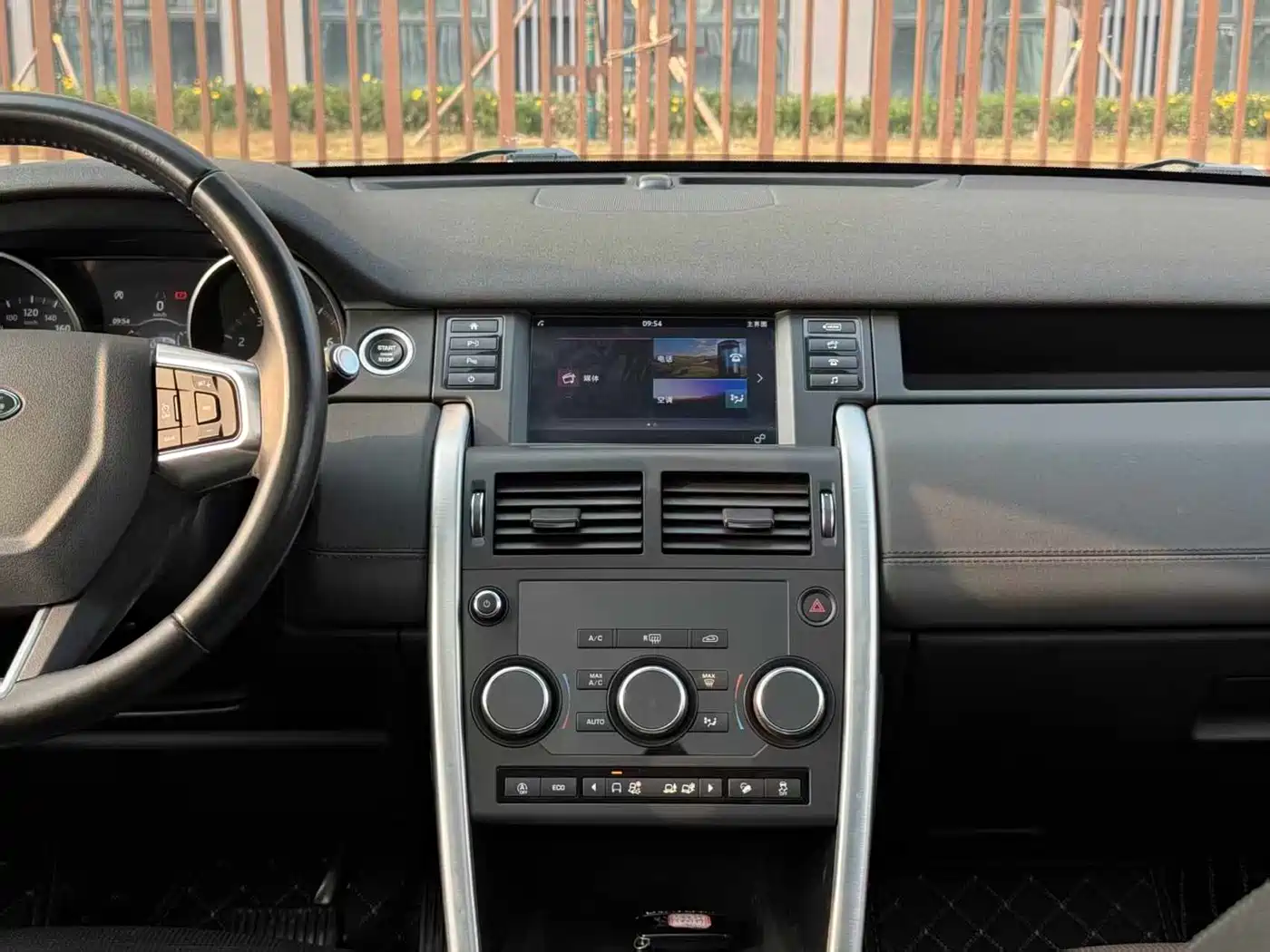Land Rover Discovery Sport 2018 240PS SE Edition фото 8