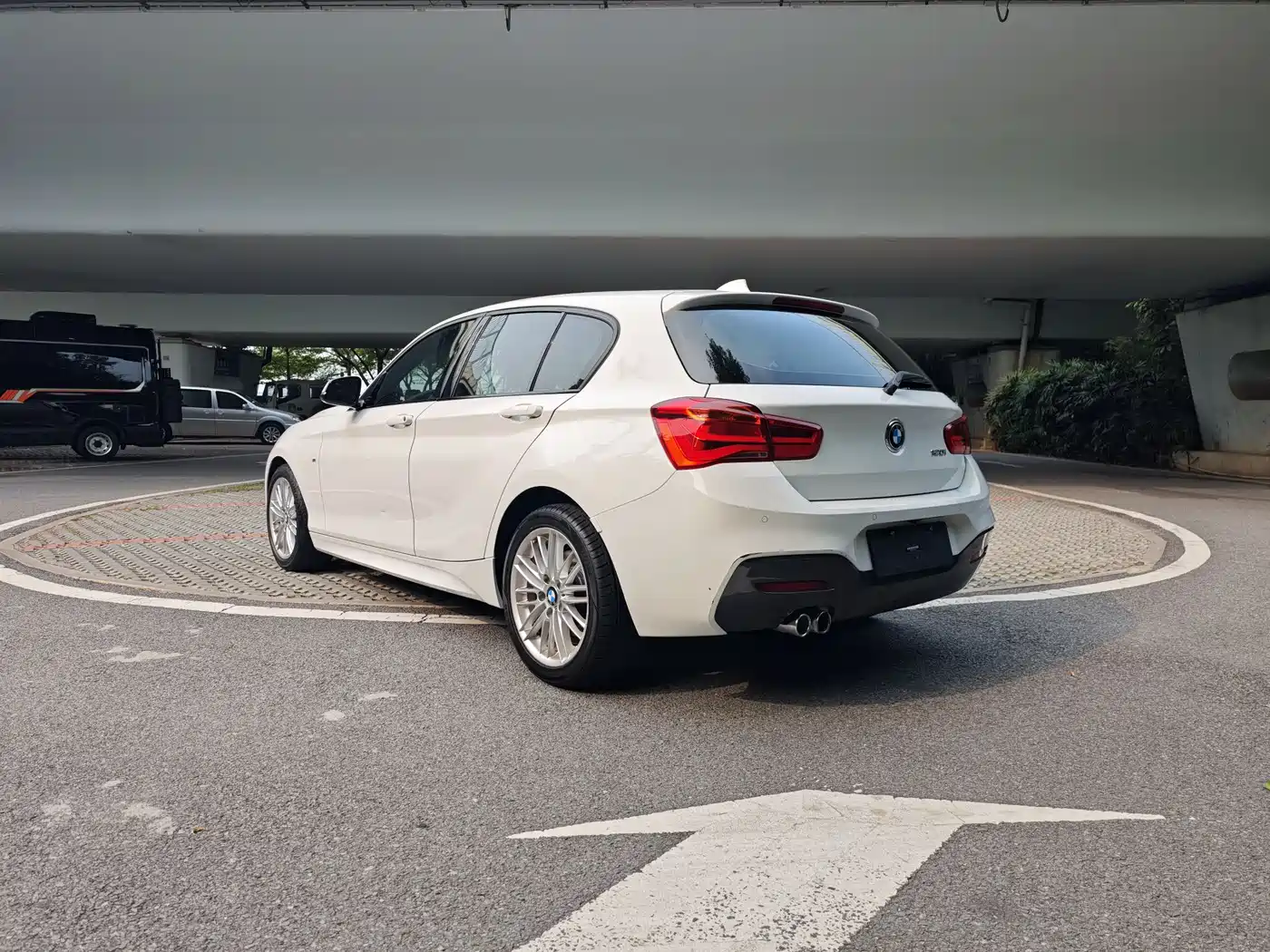 BMW 1 Series (Import) 2018 120i M Sport Package фото 6