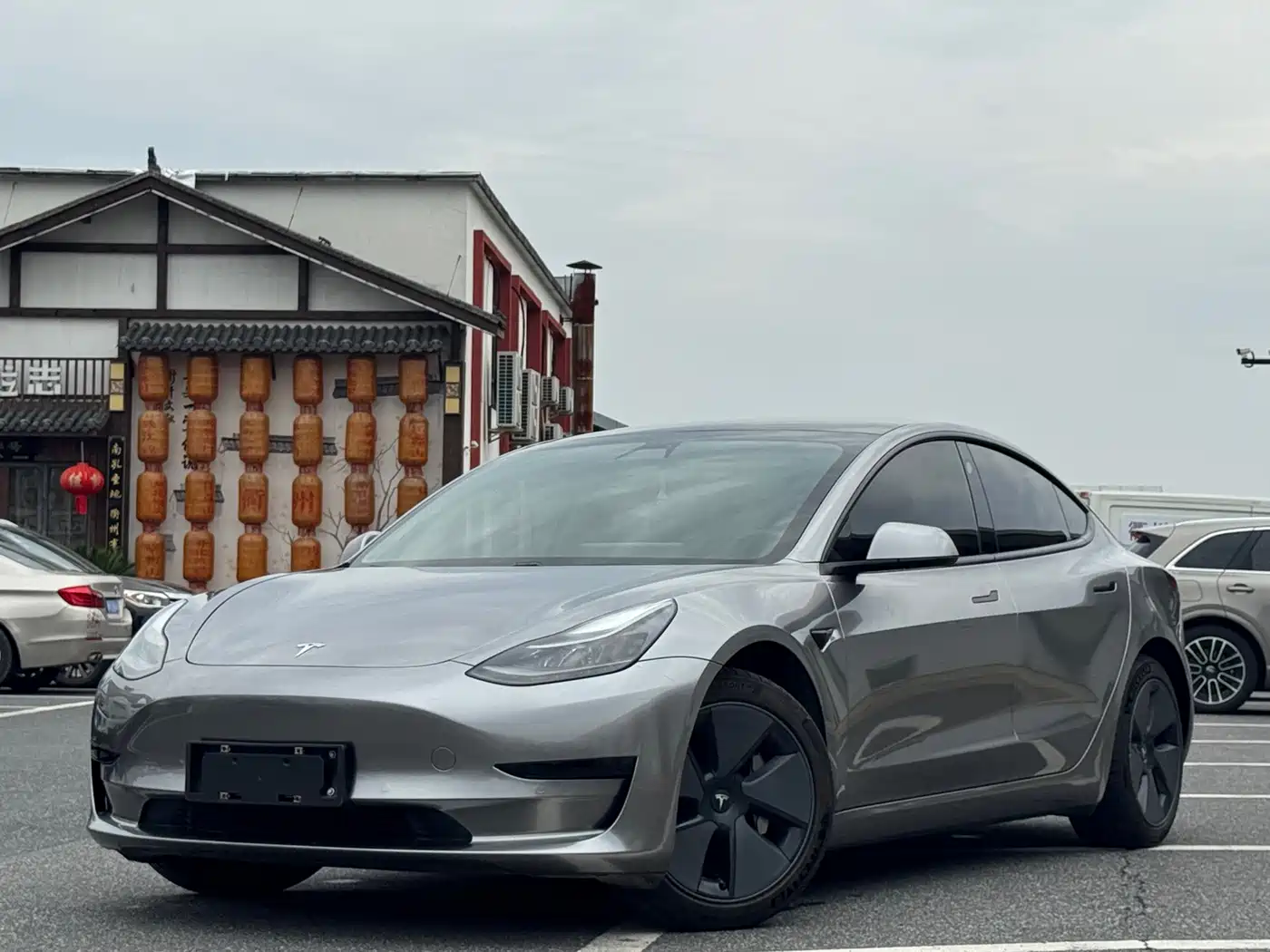 TESLA MODEL 3