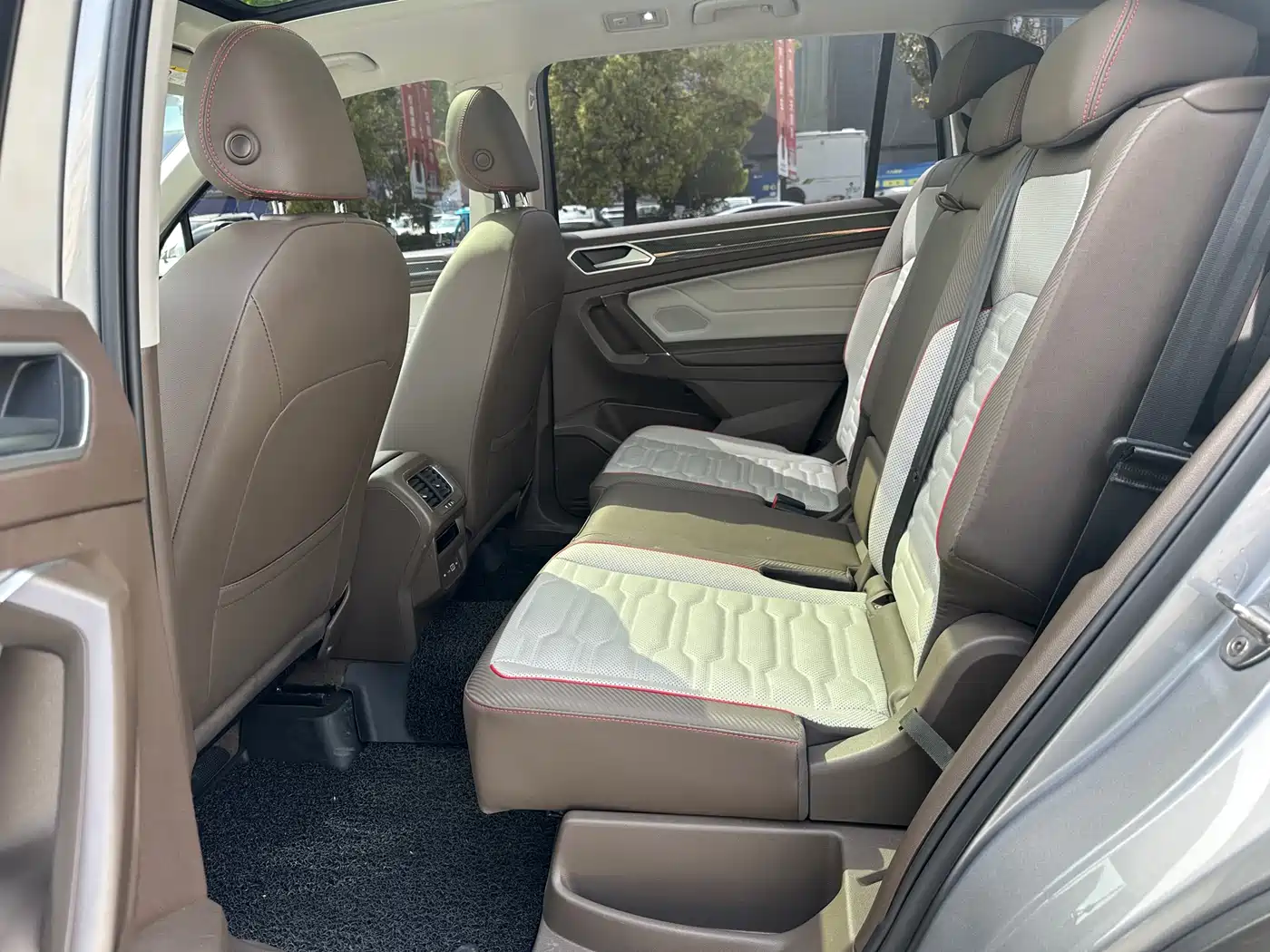 Volkswagen Tiguan L 2022 380TSI Automatic 4WD R-Line Flagship 7-Seater фото 9