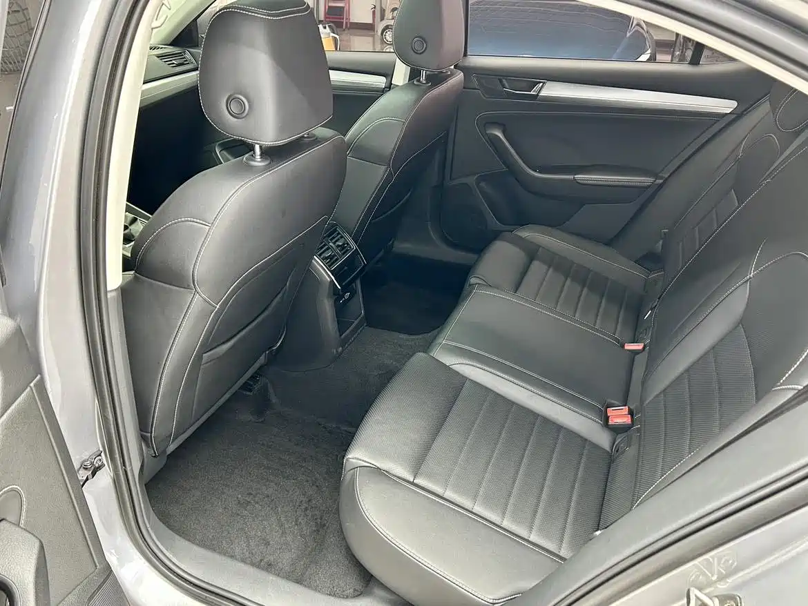Škoda Superb 2023 TSI280 DSG Premium Edition фото 10