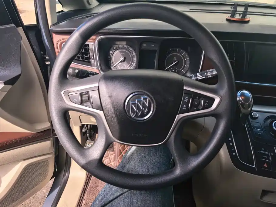 Photo 15 - Buick GL8