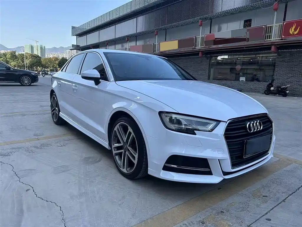 Audi A3 2017 Limousine 35 TFSI Progressive фото 3