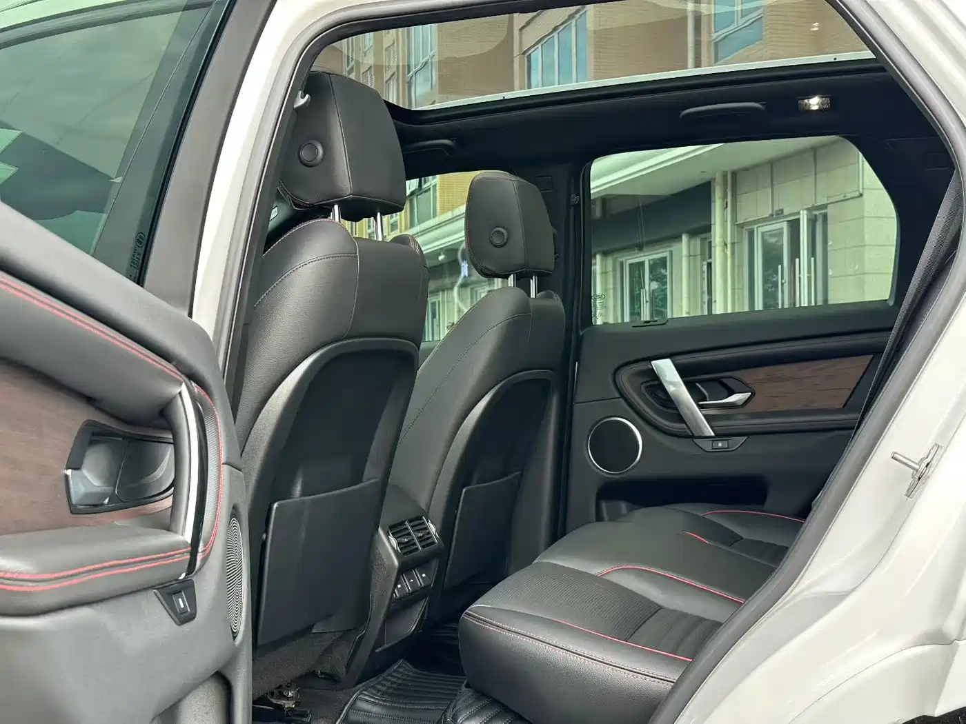 Land Rover Discovery Sport 2022 Model 249PS R-Dynamic S Performance Edition 5-Seater фото 7