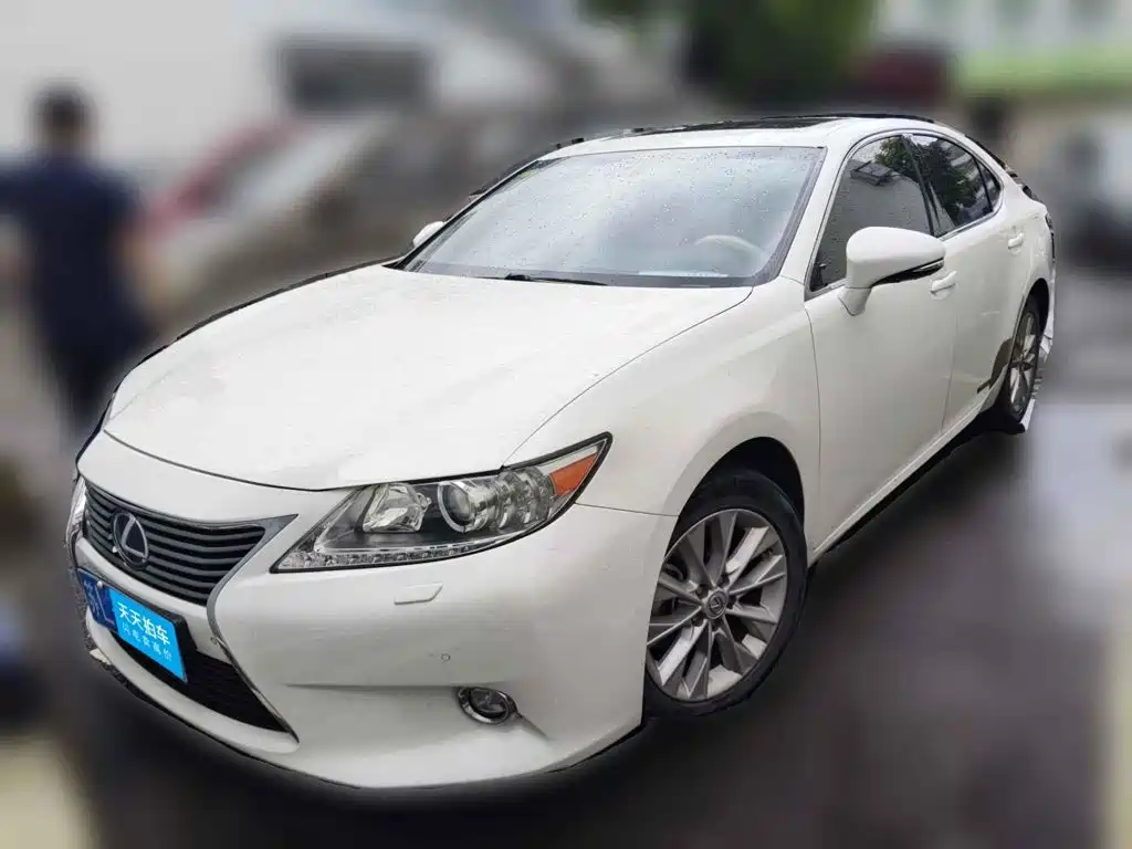 Фото 1 - Lexus ES