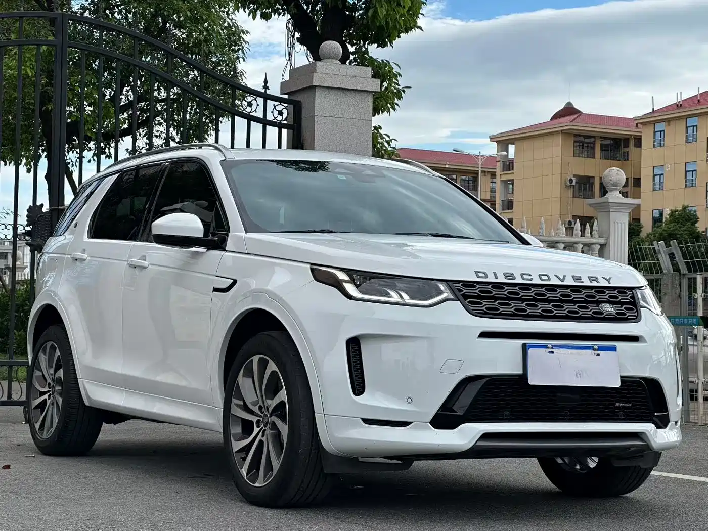 Land Rover Discovery Sport 2022 Model 249PS R-Dynamic S Performance Edition 5-Seater фото 3
