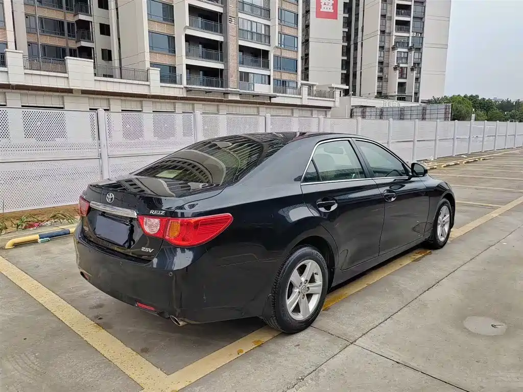 Toyota Reiz 2010 2.5S Elegance Elite Edition фото 7