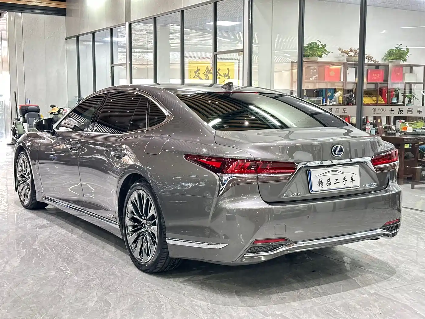 Lexus LS 2020 500h Luxury (China VI) фото 4
