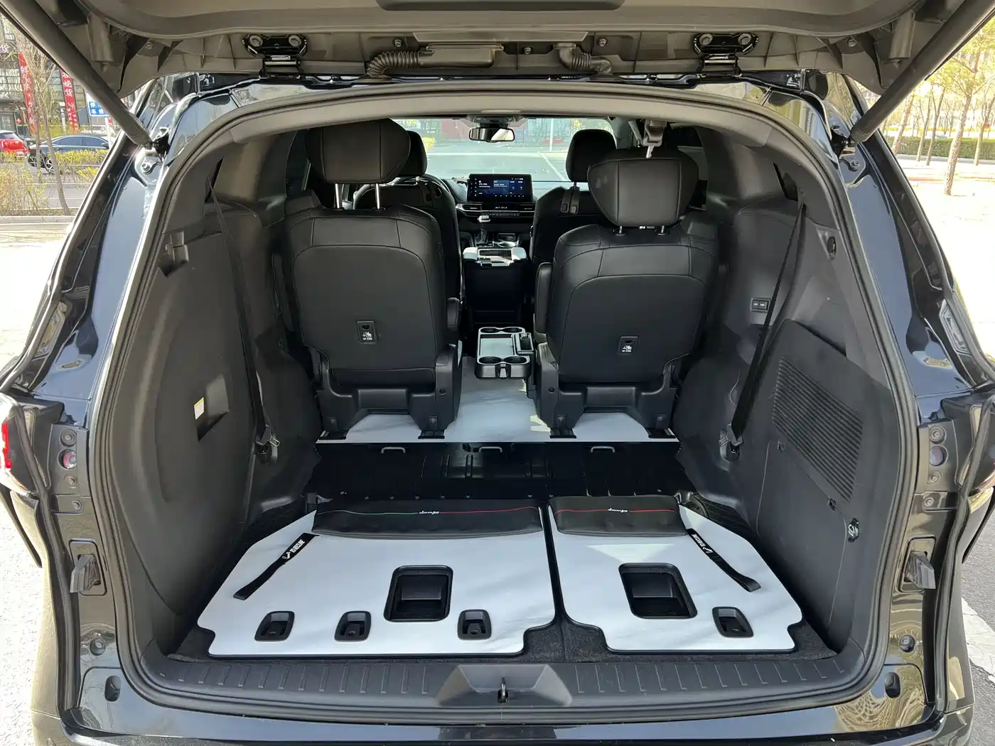 Toyota Sienna 2021 2.5L Hybrid Premium Edition фото 11