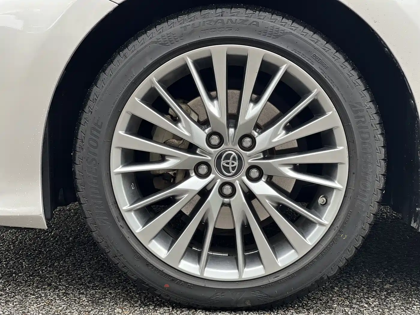 Toyota Camry 2018 Hybrid 2.5HG Luxury Edition фото 5