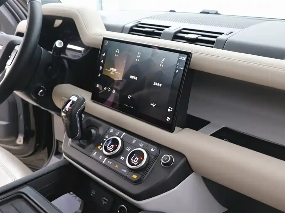 Land Rover Defender 2023 Model 90 3.0T P400 XS фото 21