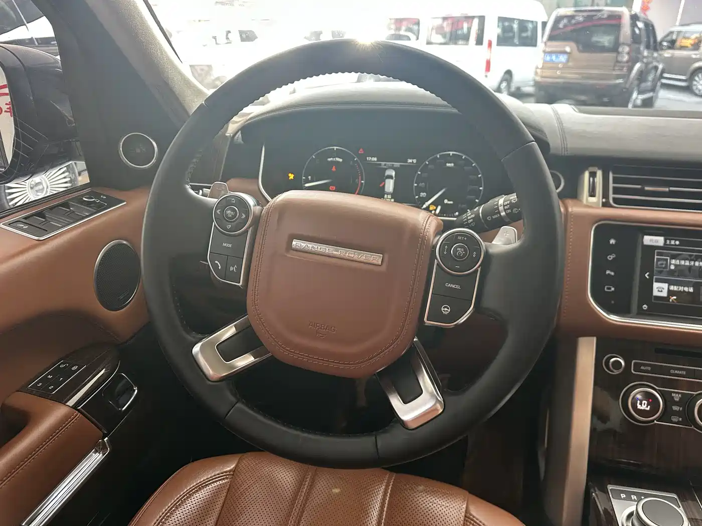 Land Rover Range Rover 2015 3.0 TDV6 Vogue фото 23