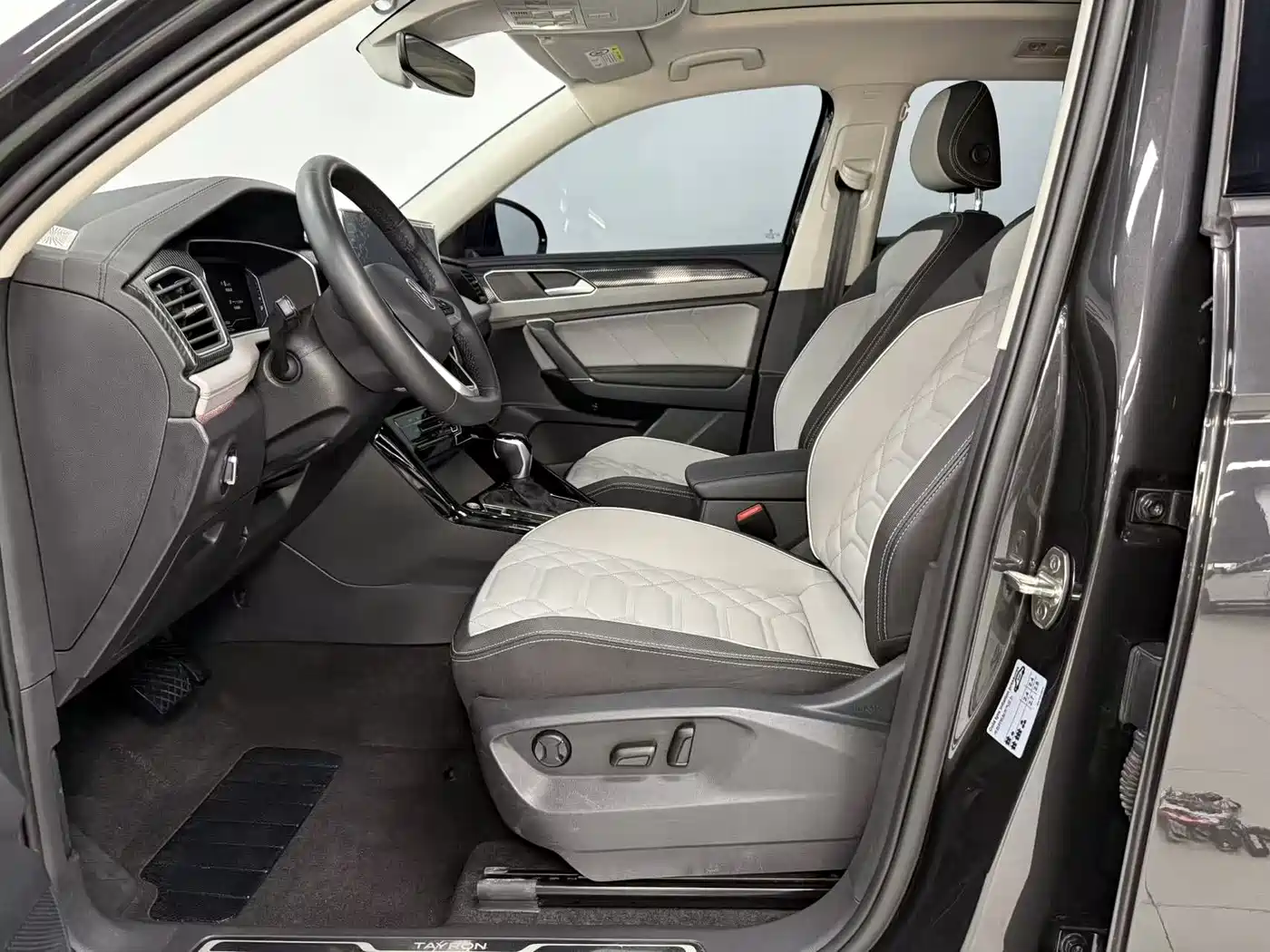 Volkswagen Tayron 2023 280TSI 2WD Luxury Plus Advanced Edition фото 12