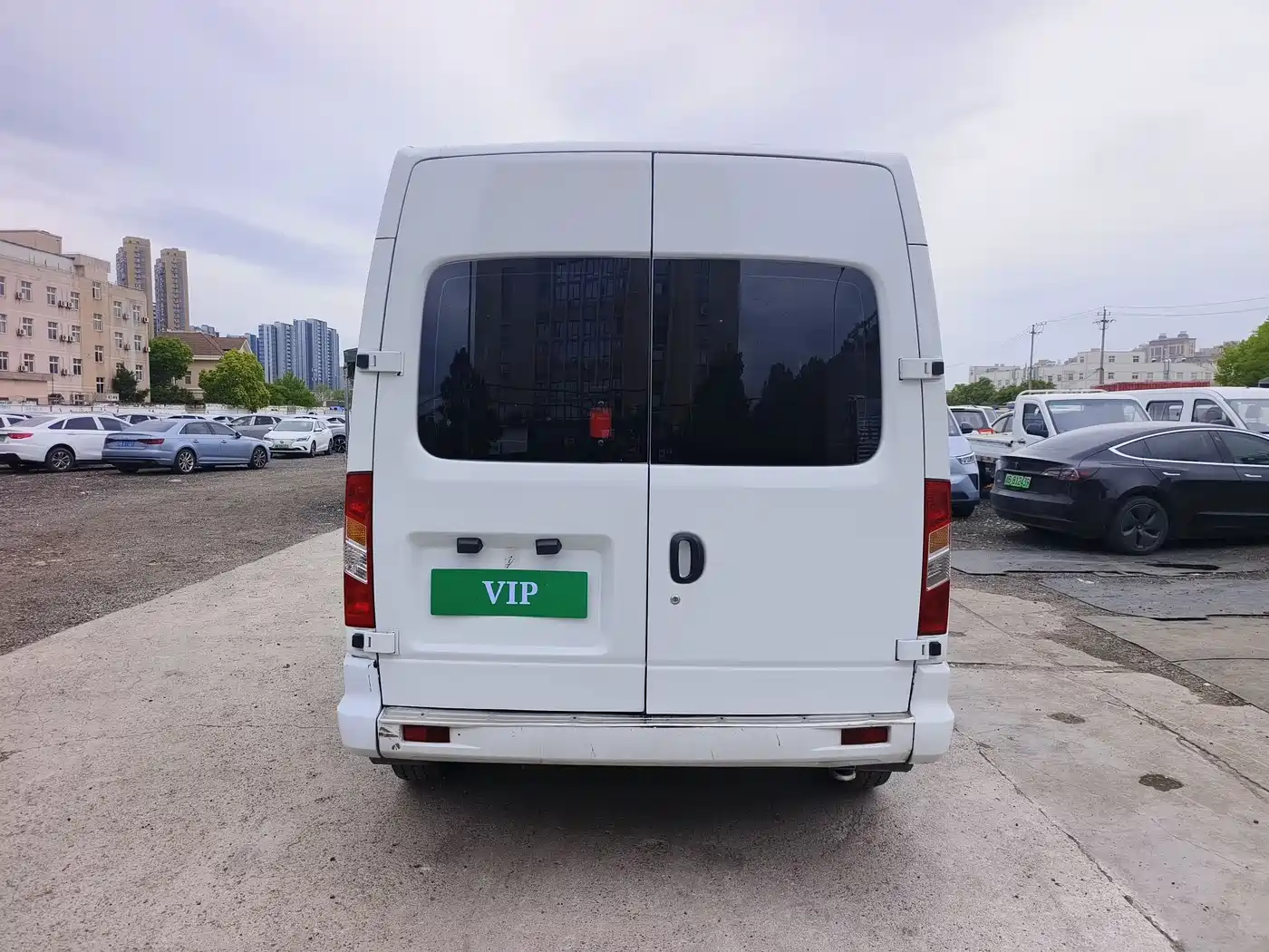 SAIC Maxus Xintu V80 2021 2.0T PLUS AMT Business Travel Edition Long Wheelbase Medium Roof 9 Seats фото 15