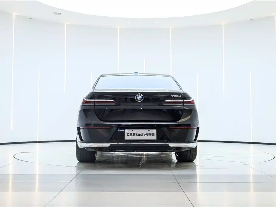 BMW 7 Series 2023 Model 735Li Luxury Package фото 2