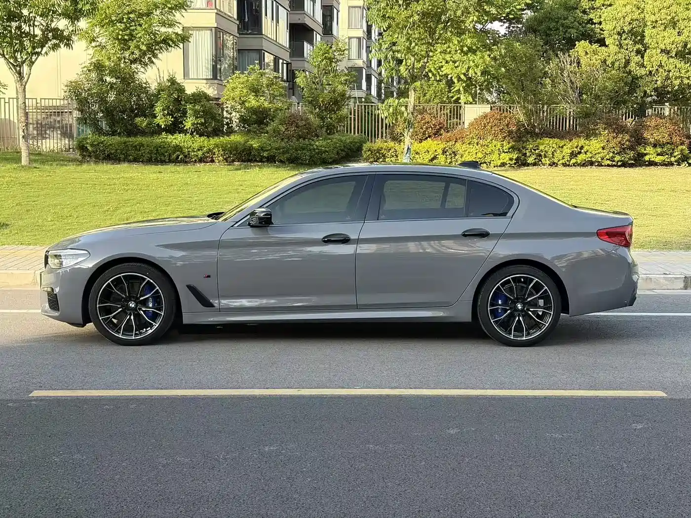 BMW 5 Series 2020 530Li Exclusive M Sport Package фото 18