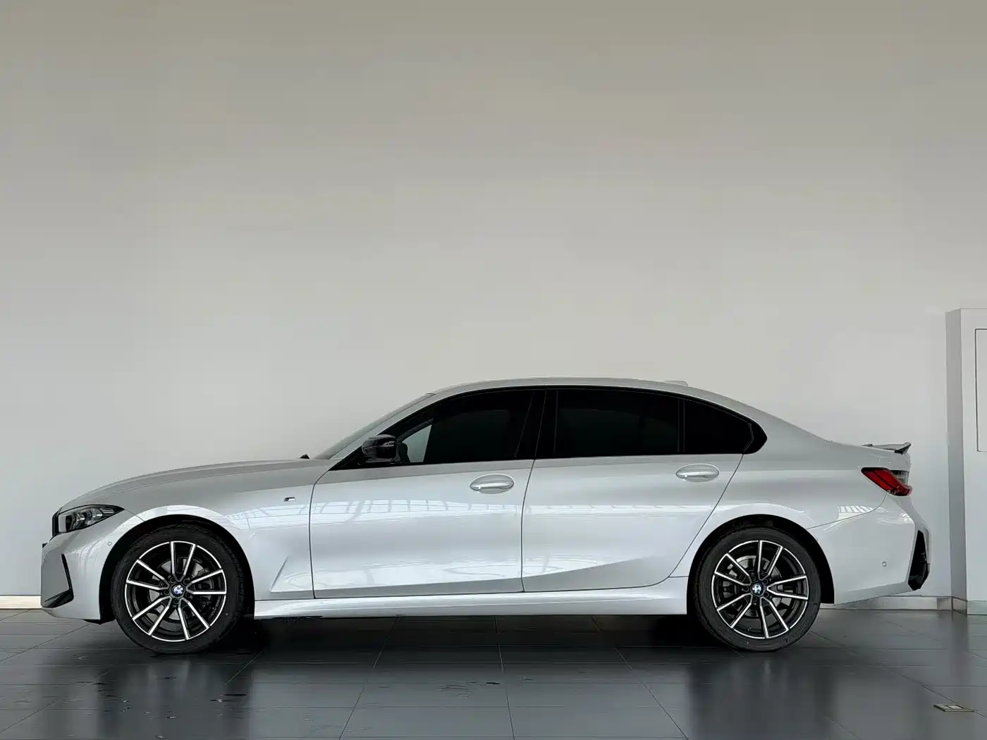 BMW 3 Series 2025 325Li M Sport Package фото 2