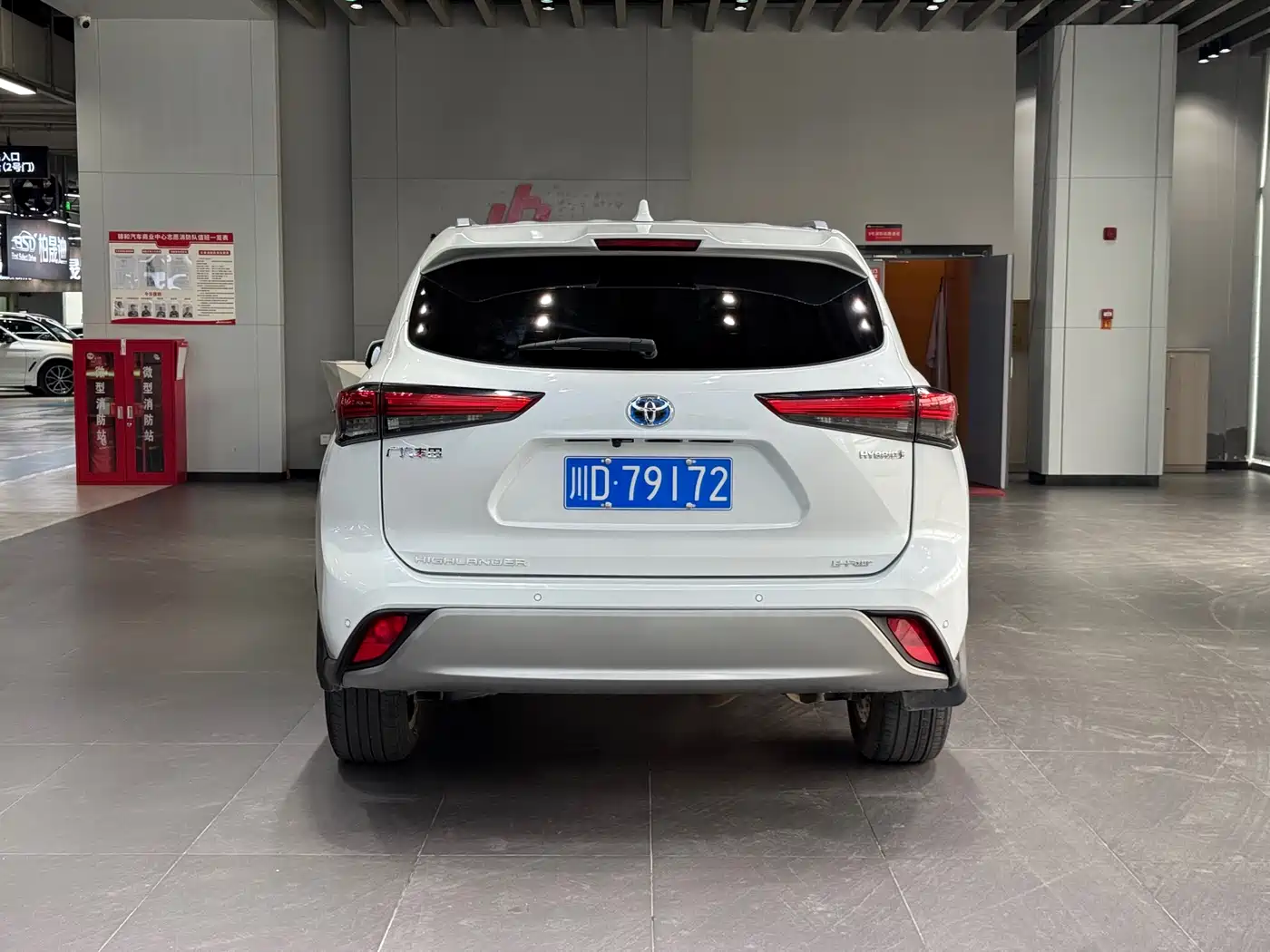 Toyota Highlander 2023 2.5L Smart Hybrid Dual Engine AWD Premium 7-Seater фото 6