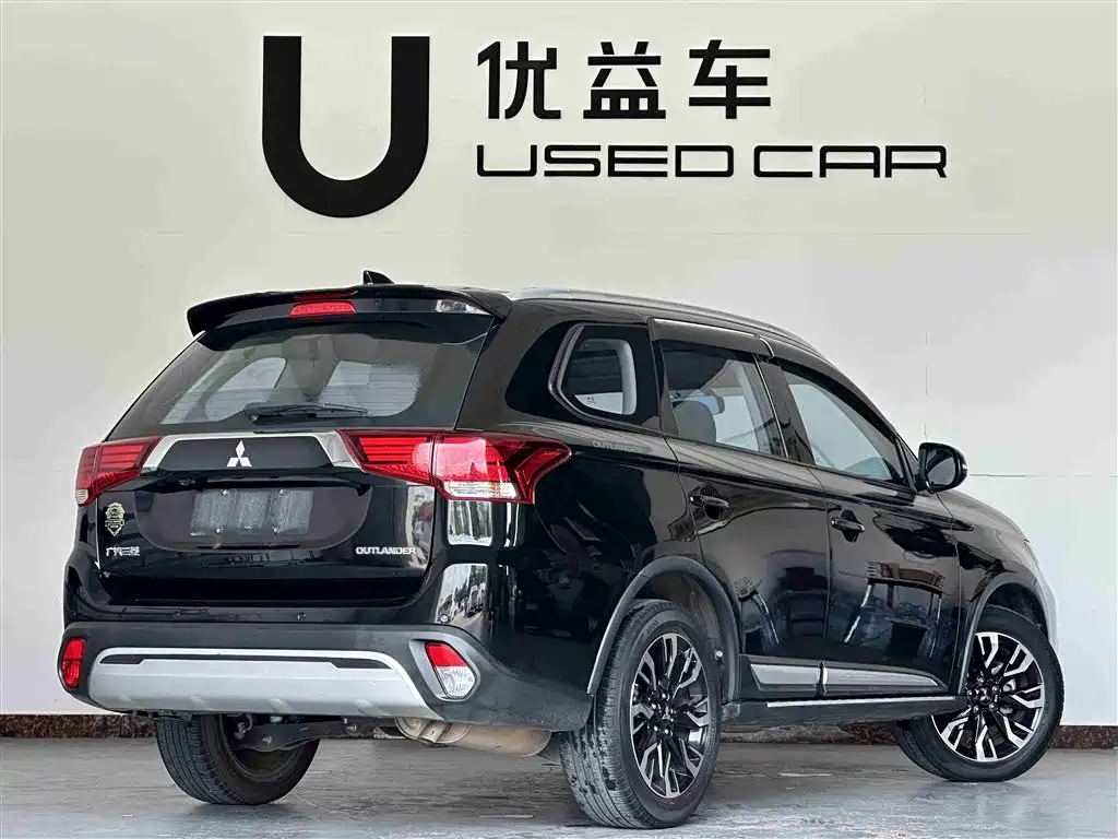 Mitsubishi Outlander 2020 2.0L 2WD Premium 5-seater фото 9