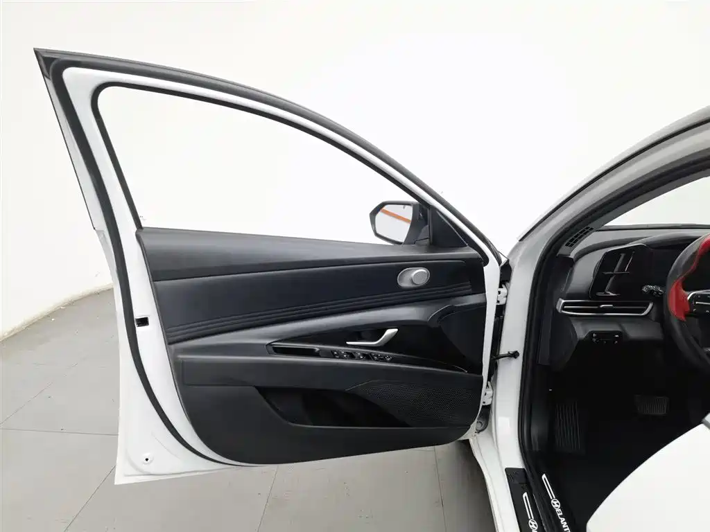 MODERN ELANTRA
