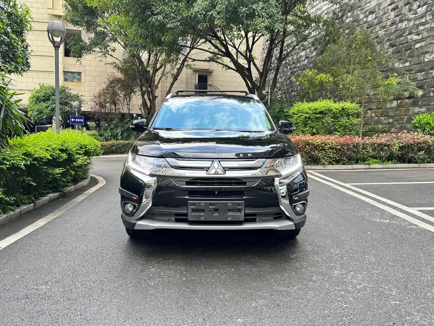 Mitsubishi Outlander 2018 2.4L 4WD Luxury Edition 7-seater фото 2