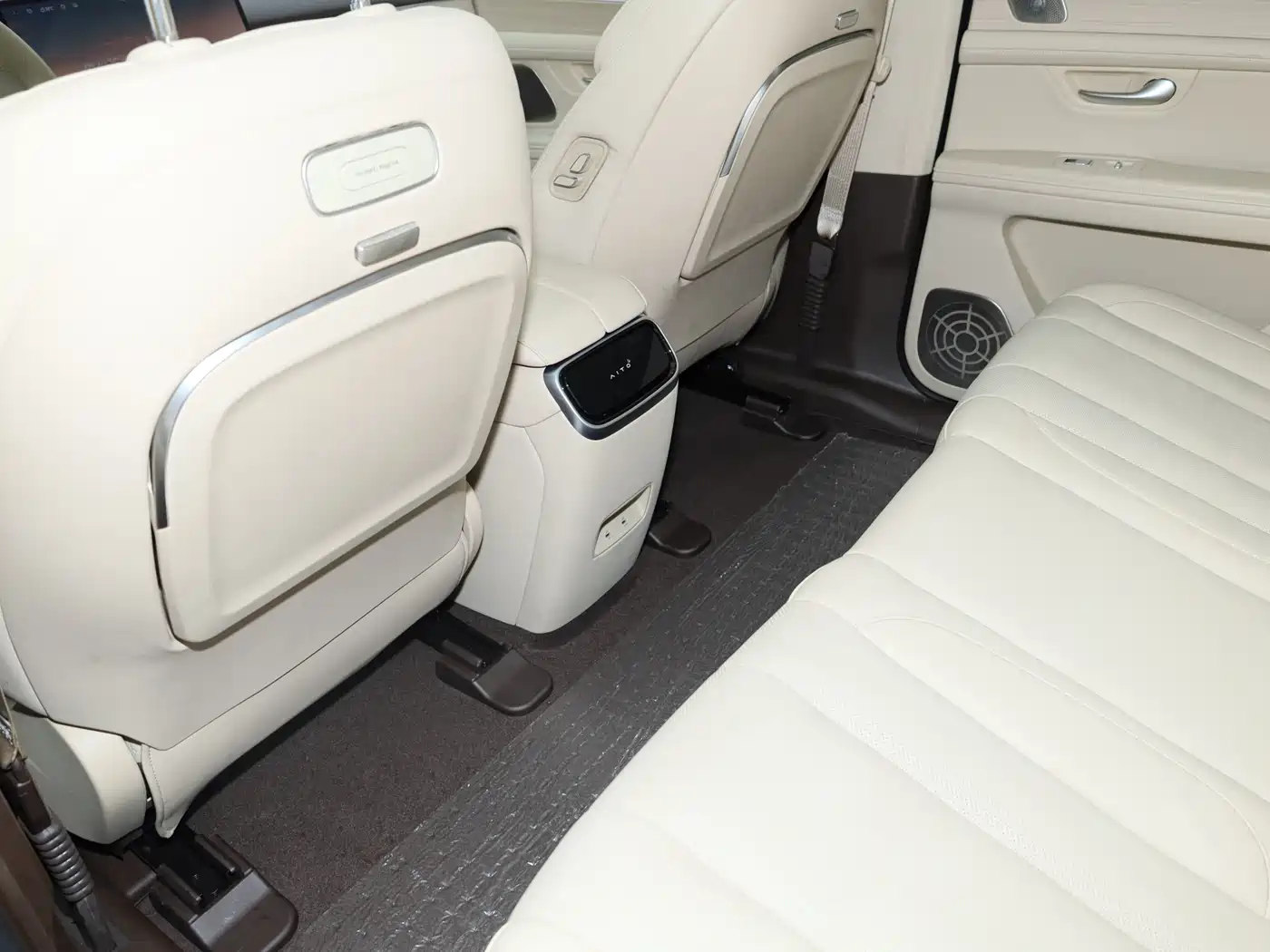 AITO Wenjie AITO M7 2024 1.5T Smart Drive RWD Ultra 5-seater фото 12