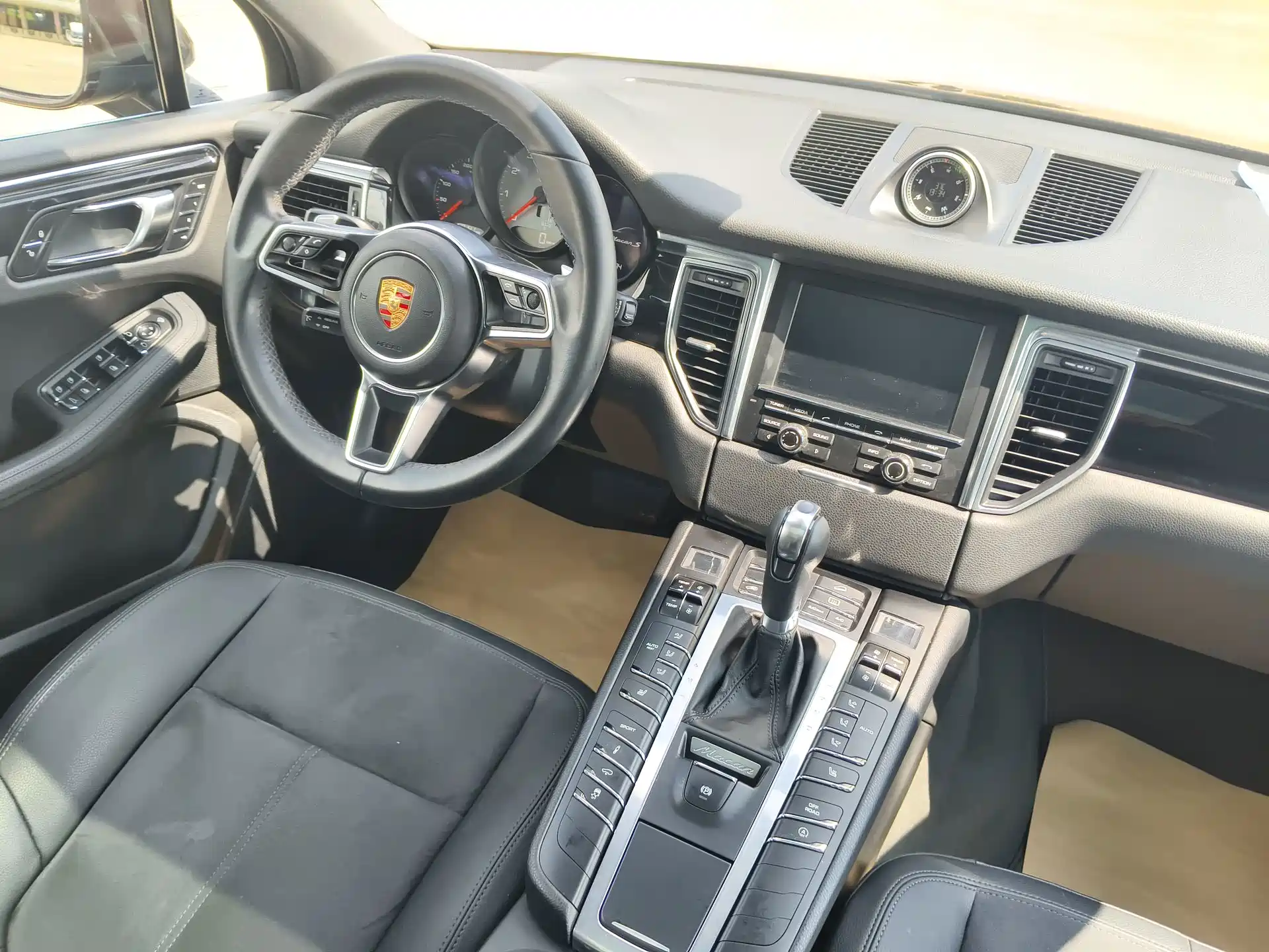 Фото 13 - Porsche Macan