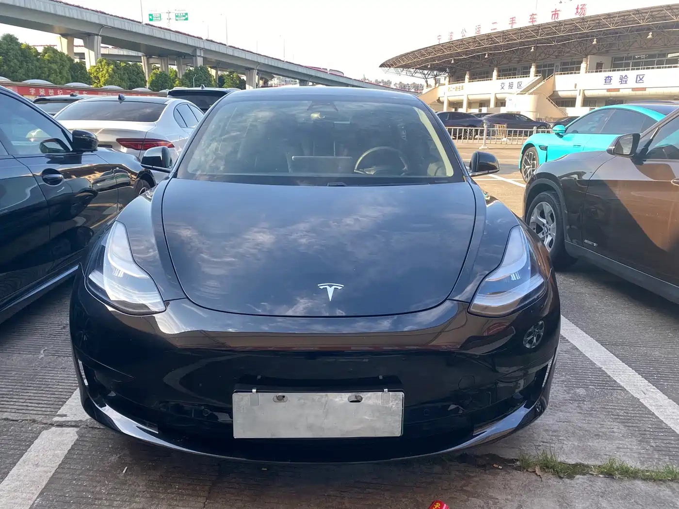 TESLA MODEL 3