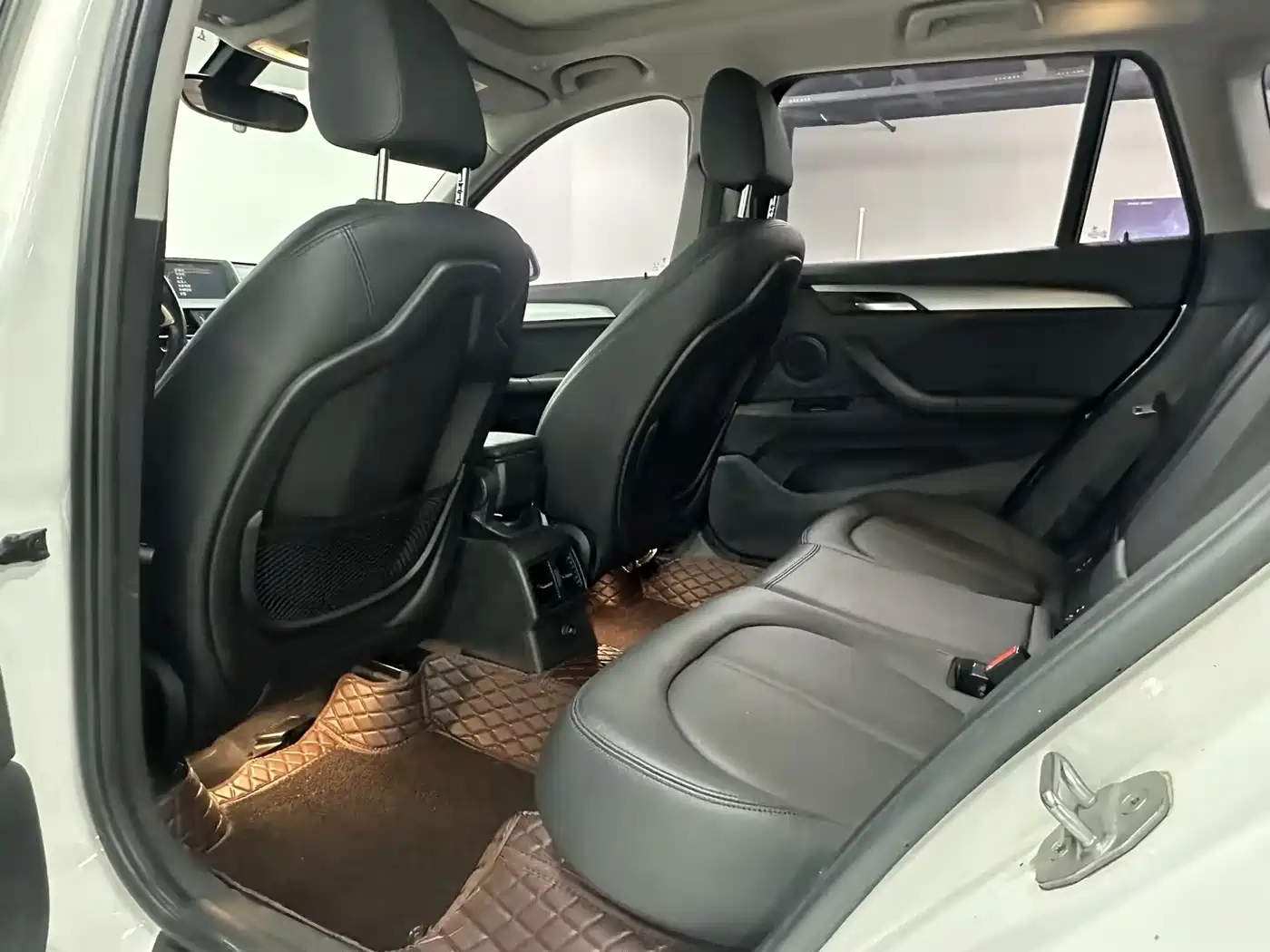 BMW X1 2016 sDrive18Li Premium Model фото 14