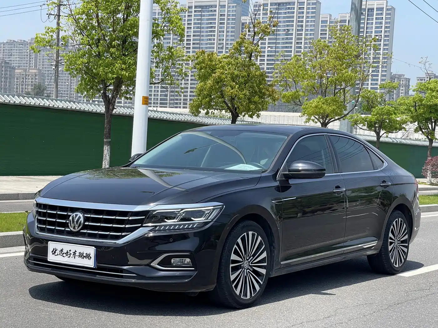 Volkswagen Passat 2019 330TSI Luxury Edition China VI фото 3