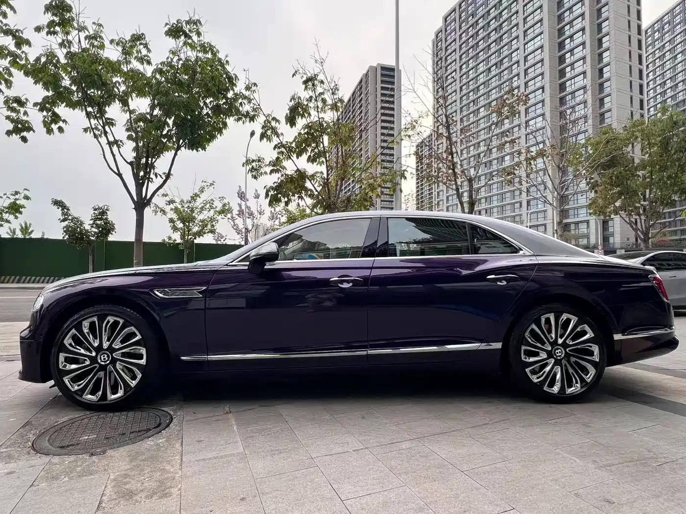 Bentley Flying Spur 2024 4.0T V8 Mulliner фото 3