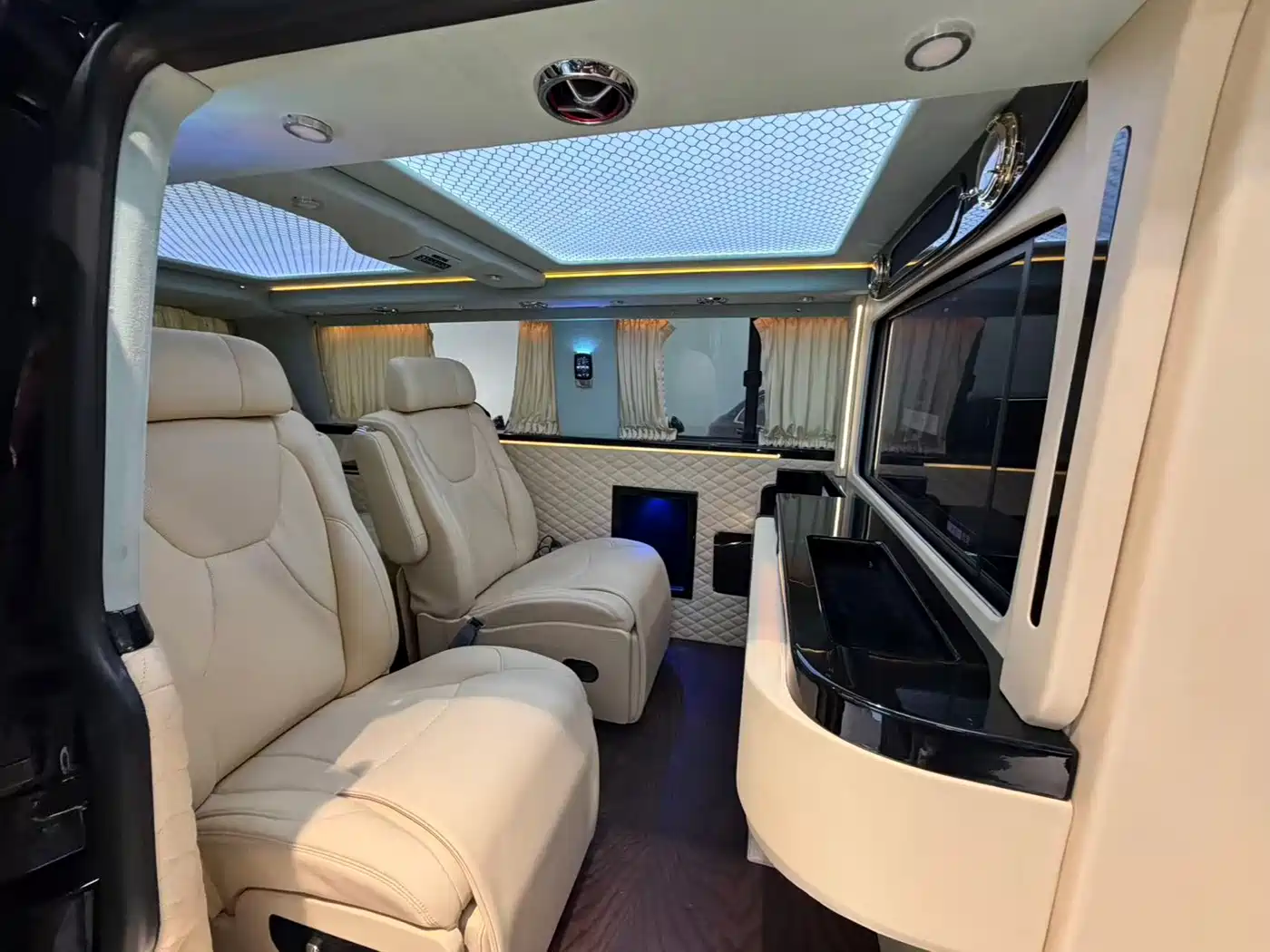 Volkswagen Caravelle 2018 2018 2.0TSI 4WD Luxury Edition 7-Seater
